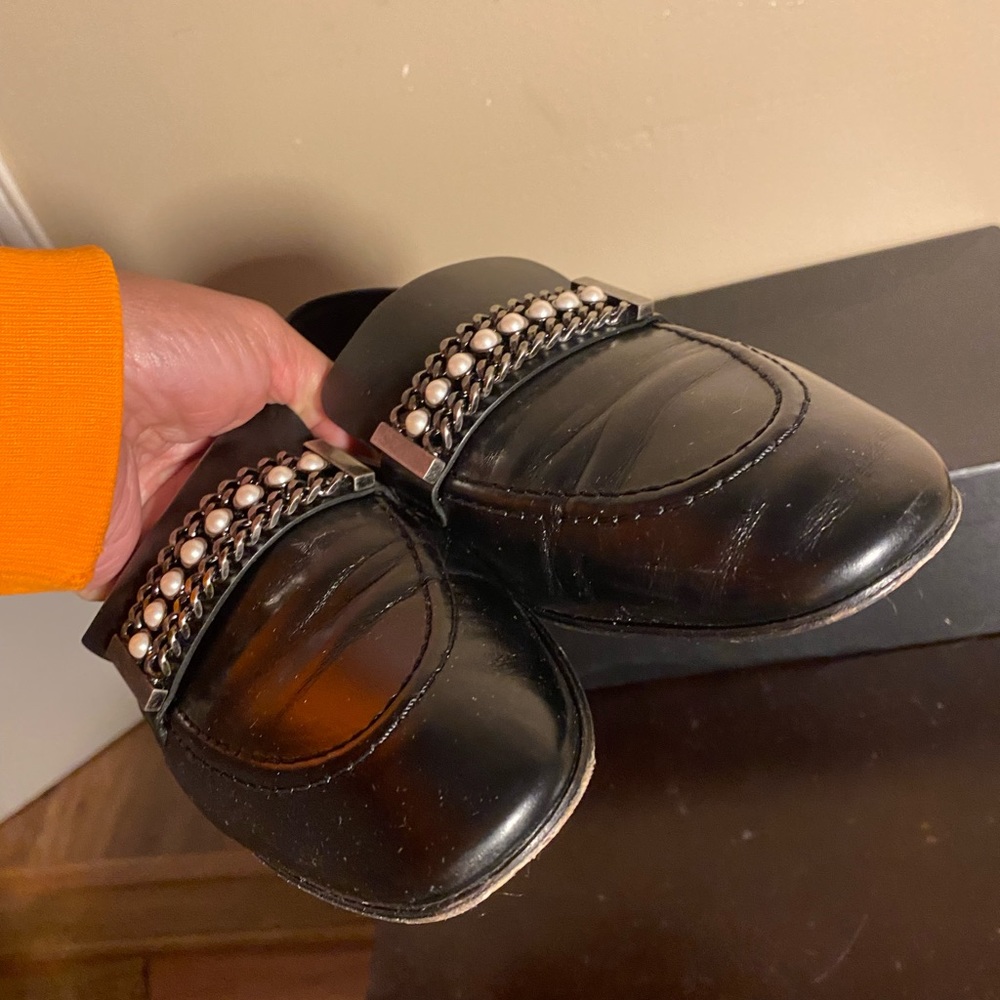 Beautiful Chanel Loafers-Great condition. Perfect for everyday! - Picture 4 of 7